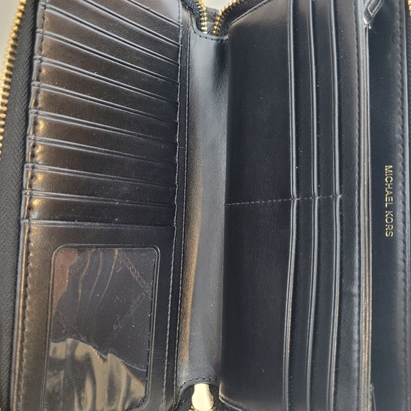 Michael Kors Large Black Saffiano Leather Continental Zip Around Travel Wallet - Picture 4 of 9